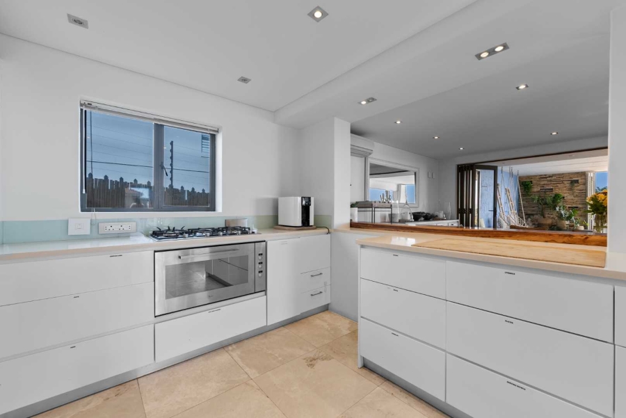 8 Bedroom Property for Sale in Camps Bay Western Cape